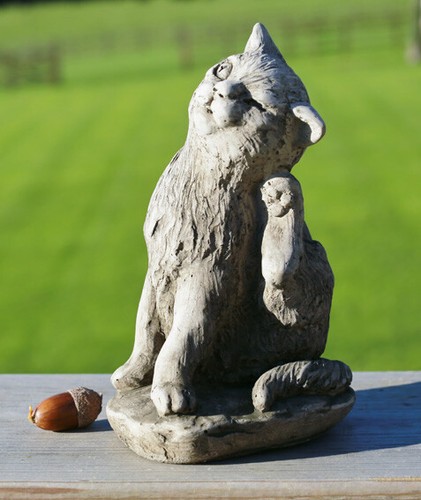 Scratching cat statue - scratching,