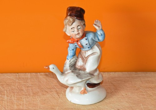 Boy goose figure 9417 - boy,