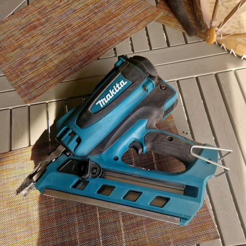 Makita gn900se first fix - 7.2v,