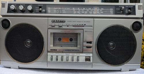Sanyo boombox vintage radio - sanyo,