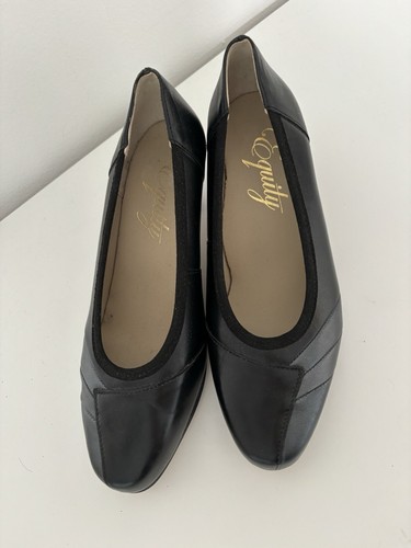 Classic black mid heel leather