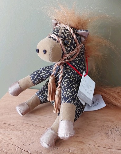 Dora designs horse pony - dora,