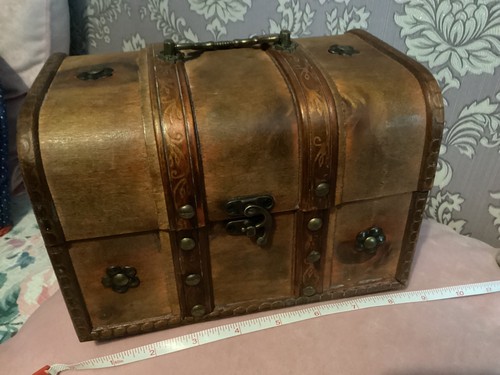 Vintage wooden trunk - trunk, design