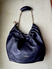 Iconic LOEWE SQUEEZE BAG –