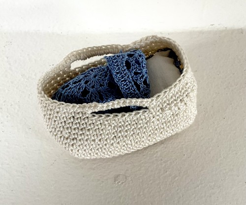 Dolls house moses basket hand - dolls,