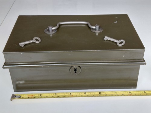 Vintage green metal - metal, tin