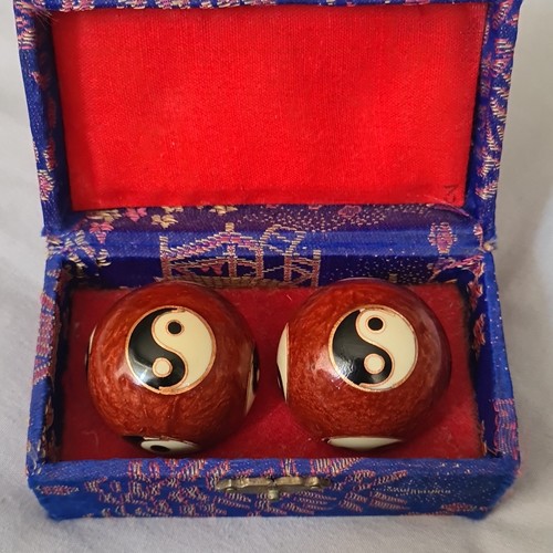 Wood yin yang handheld massage - yin,