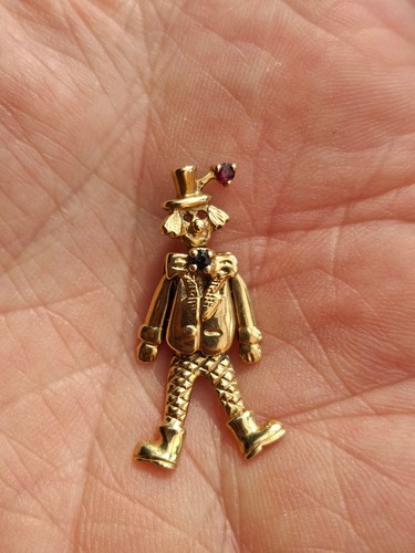 Lovely vintage solid 9ct gold - lovely,