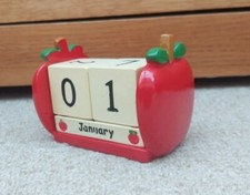 Retro Apple Shaped Perpetual