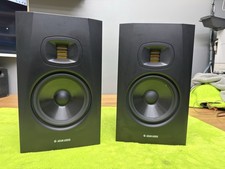 2X ADAM Audio T7V Powered