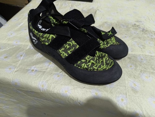Rock climbing shoes size - climbing,