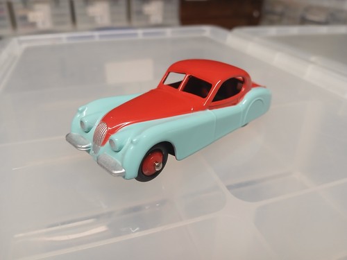 Deagostini dinky toys jaguar - dinky,