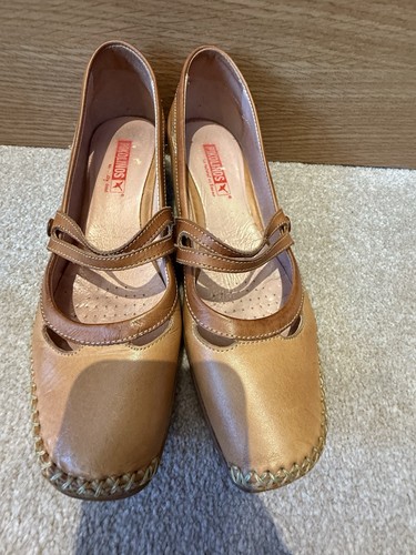 Pikolinos tan leather shoes - tan,