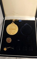 RARE NISSAN JAPANESE 1990 FIRST CLASS MECHANIC MEDAL & PIN BADGE