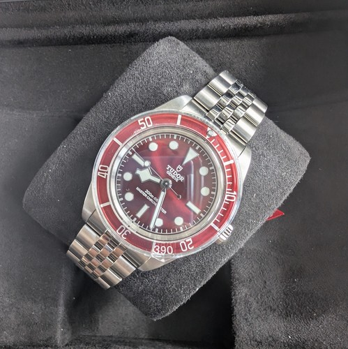 Tudor black bay burgundy - black,
