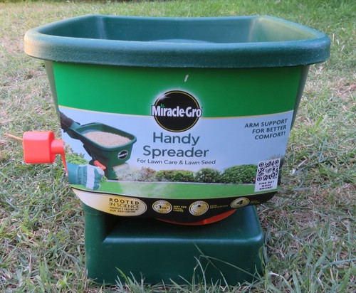 Miracle grow handy spreader - grow,