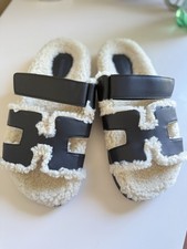 Hermes Chypre Sandals Black and Ecru Shearling 38,5 Eu 8 US (25 Cm)