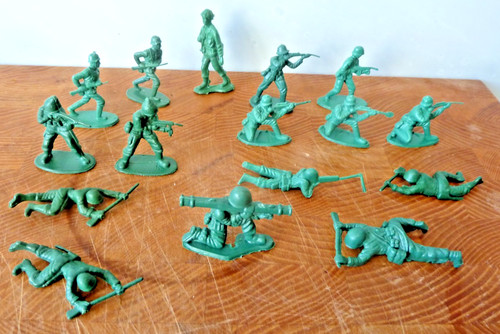 Green plastic soldiers - green,