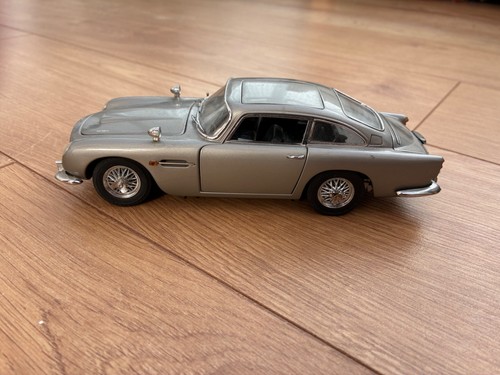 Danbury mint james bond - danbury,