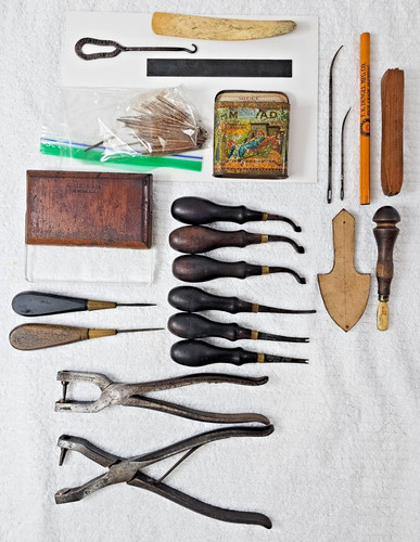Antique henry gomph - h, cobbler