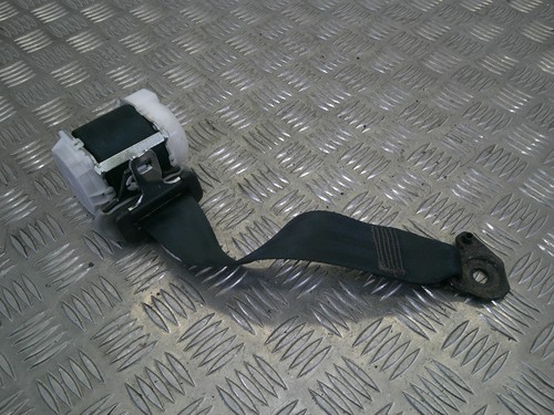 Toyota yaris seat belt - yaris,