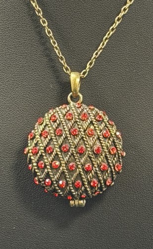 Vintage ornate round locket - ornate,