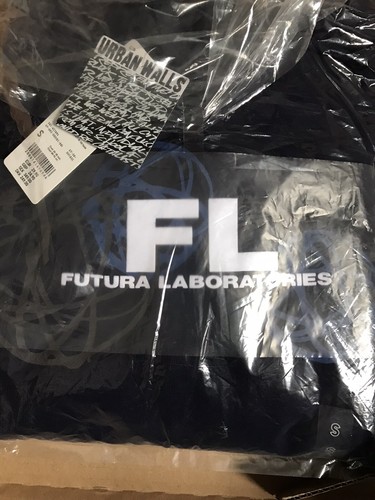 Uniqlo futura laboratories - futura,