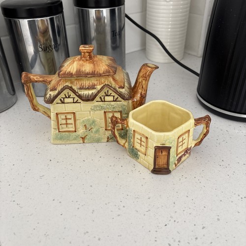 Vintage keele street pottery - keele,