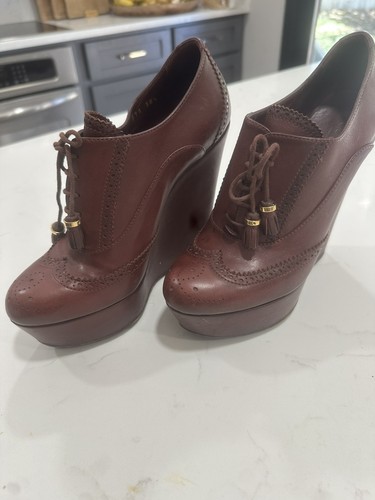 Gucci ladies leather platform - gucci,