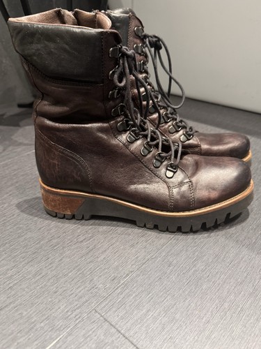 Celtic wilds lace up - &,