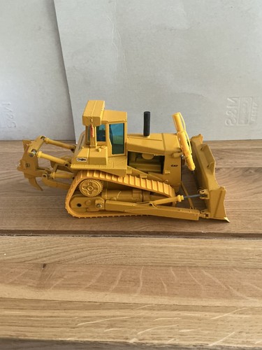 Cat d10 bulldozer tractor - d10,
