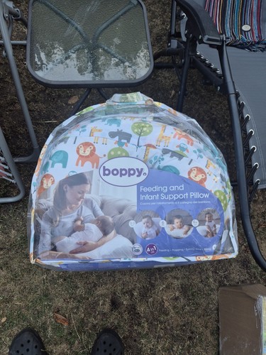Boppy nursing pillow - boppy,