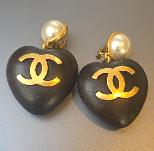 Chanel logo heart drop - cc,