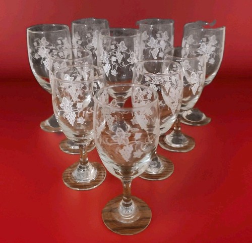 Glasses vine and grapes - 10,