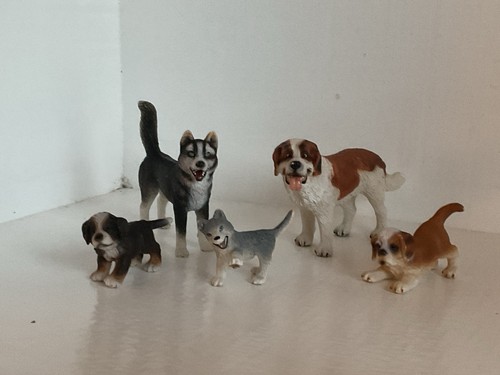 Assorted schleich dogs - 5,