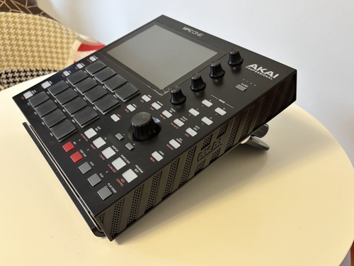 Akai mpc one with battery - akai,