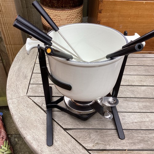 Creuset white cast iron - le,