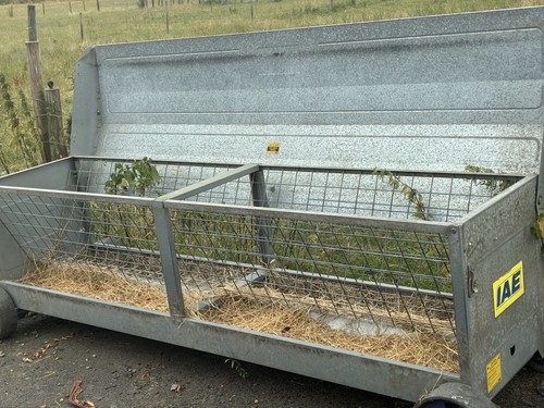 Mobile sheep feeder perfect - mobile,