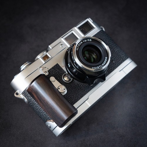 Wood camera hand grip - hand,