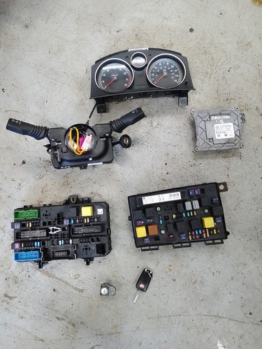 Vauxhall zafira engine ecu - b,