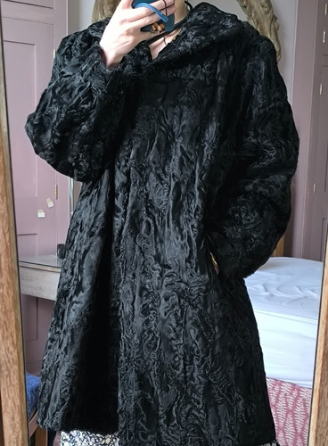 Vgc true vintage - true, black