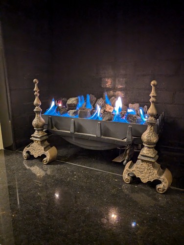 Gas firebasket and - and, firedog