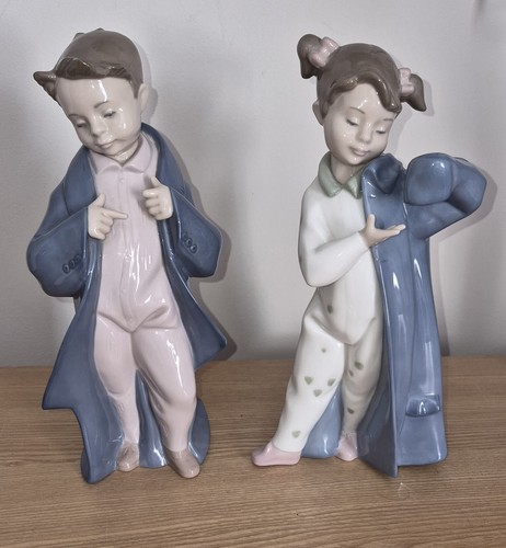 Pair nao figures - of,
