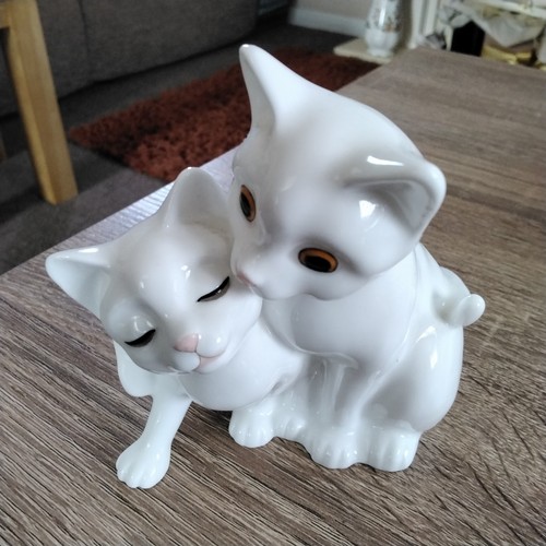 Royal osborne cats - osborne,