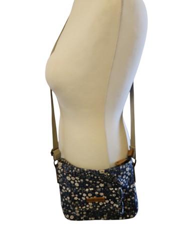 Brakeburn blue floral cross - floral,