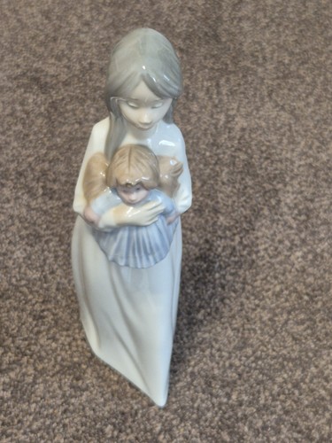 871 nao lladro - by,