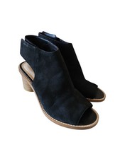 CLARKS black shoes size 6 D