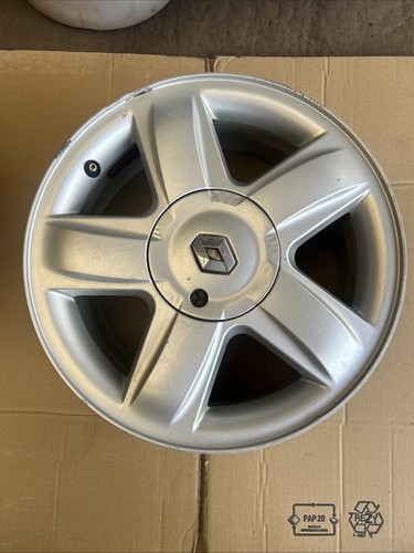 Renault clio alloy wheel - 15”,