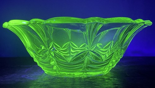 Uranium glass art deco - uranium, lime