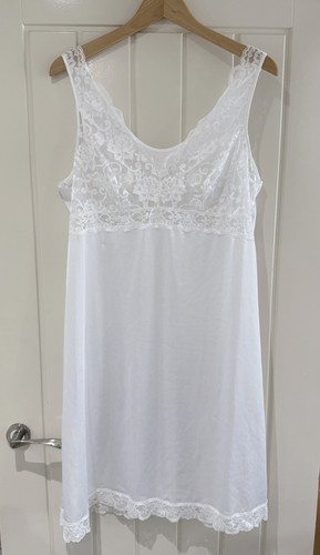Vtg silky white nylon - m&s,